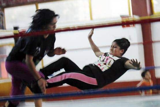 ઉલ્લેખનીય છે કે, તાજેતરમાં જ સાઉદી અરબમાં 35 વર્ષના બેન બાદ પહેલીવાર સિનેમા હૉલ ખોલવામાં આવ્યો. પહેલી સ્ક્રીનિંગ પ્રાઇવેટ રીતે થઇ, જ્યાં માત્ર ઇન્વિટેશનના આધારે લોકોને બોલાવવામાં આવ્યા હતા. સાઉદી અરબનો સમાજ કેટલાય નિયમો બદલી રહ્યો છે, પણ કેટલાય પ્રતિબંધો હજુ પણ યથાવત છે.