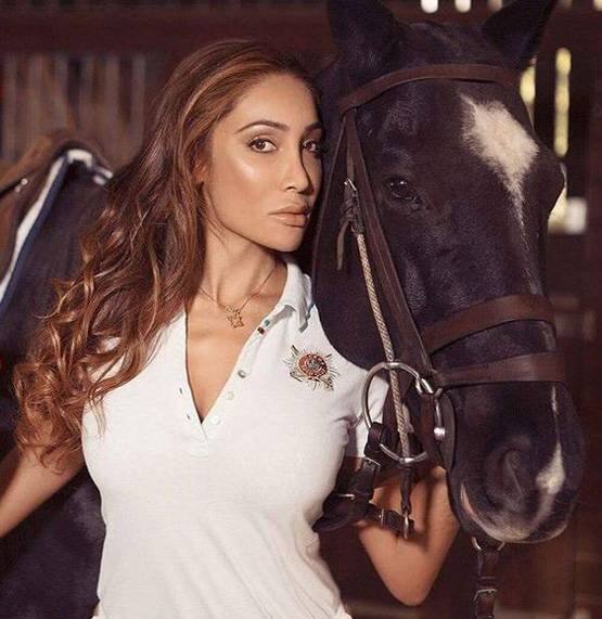 સોફિયા આગળ લખે છે કે, મે તમને મારી જિંદગી અને ઘરથી દુર કરી દીધા છે. એન્જલ જેવા ચહેરા સાથે મારી જિંદગીમાં રાક્ષસ આવ્યો, જેને મને બધી રીતે ખતમ કરવાની કોશિશ કરી. 