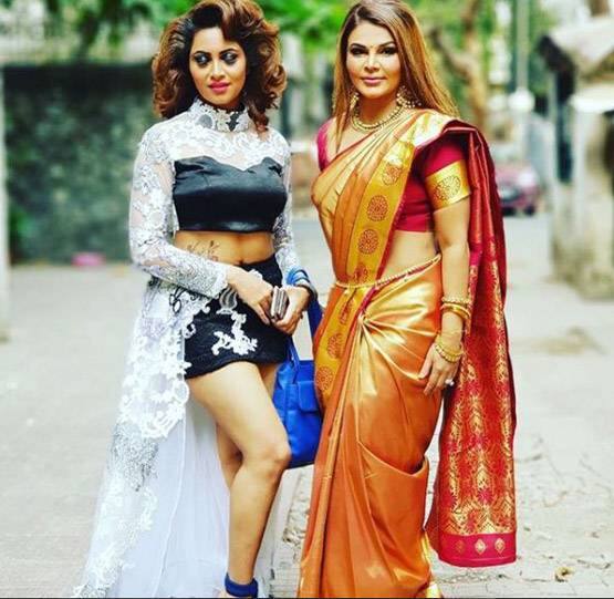 એક ન્યૂઝ એજન્સીને આપેલા ઈન્ટરવ્યૂમાં રાખી સાવંતે કહ્યું બોલિવુડમાં લોકો કાસ્ટિંગ કાઉચ મુદ્દે સાચુ નથી બોલતા, જ્યારે તે તેની આંખોની સામે થાય છે. તેમને લાગે છે કે તેમનું કામ ચાલી રહ્યું છે.