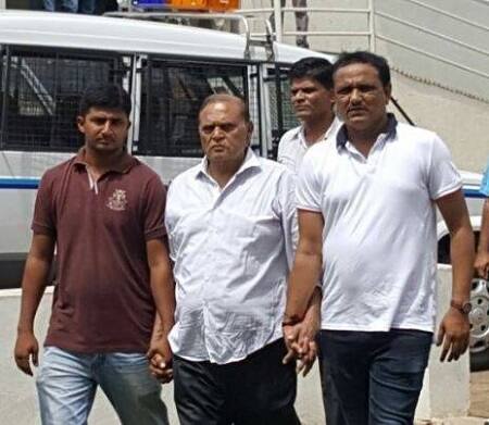 કોર્ટે આ જામીન આપતાં પહેલા કોર્ટમાં ડિપોઝીટ પેટે 10 લાખ રૂપિયા જમા કરાવવાની શરત મૂકી છે. જેથી શરતોનો ભંગ થાય તો આ રકમ જપ્ત કરવામાં આવશે. આ સર્જરી ચેન્નાઈમાં કરાવવાની હોવાથી જામીન મંજૂર કરતી વખતે હાઇકોર્ટે જયેશ પટેલને ગુજરાતમાં ન પ્રવેશવાના આદેશ આપ્યો છે.