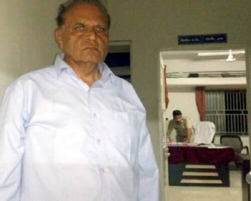 કોર્ટે આરોપીને જામીન દરમિયાન મોબાઇલ, લેપટોપ સહિતની વસ્તુનો ઉપયોગ ન કરવા પણ આદેશ આપ્યો છે. ઉલ્લેખનીય છે કે પારૂલ યુનિવર્સિટીમાં 22 વર્ષની નર્સિંગની વિદ્યાર્થિનીએ જયેશ પટેલ પર રેપનો આરોપ લગાવ્યો હતો.