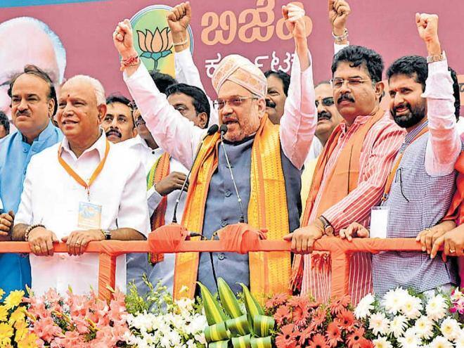  તાજેતરમાં એનજીટી-એનજીના સર્વેમાં કોંગ્રેસને 100 બેઠકો મળે તેવી સંભાવના વ્યક્ત કરાઇ હતી. જોકે, સીએસડીએસ પોલમાં ભાજપને 92 અને કોંગ્રેસને 88 બેઠકો મળવાની સંભાવના વ્યક્ત કરાઇ હતી. બહુજન સમાજ પાર્ટી સાથે ગઠબંધન કરી ચૂંટણી લડી રહેલી જેડીએસ સામે આ વિધાનસભા ચૂંટણીમાં પ્રાસંગિક બની રહેવાનો પડકાર છે. આ પાર્ટી છેલ્લા 10 વર્ષથી રાજ્યમાં સત્તાથી દૂર છે. તમામ સર્વેમાં જેડીએસને 35 થી 40 બેઠકો મળતી હોવાનું જણાવાયું છે.
