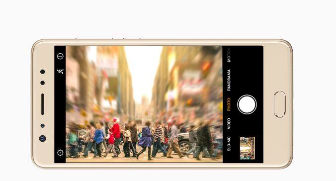 કેમેરા સેક્શનની વાત કરીએ તો આ સ્માર્ટફોનના ફ્રન્ટમાં ડ્યુઅલ કેમેરા સેટએપ આપવામાં આવ્યું છે. પ્રાઈમરી સેંસર 8 મેગાપિક્સલ છે અને સેકન્ડરી સેંસર 5 મેગાપિક્સલ છે. સાથે તેમાં 120 ડિગ્રી વાઈડ એન્ગલ લેન્સ આપવામાં આવ્યો છે, રિયરમાં 13 મેગાપિક્સલનો ઓટોફોકસ કેમેરા આપવામાં આવ્યો છે.