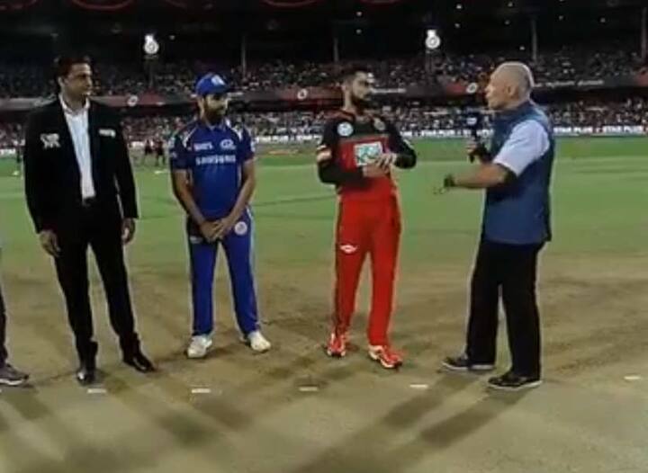 આ પહેલા આઈપીએલ 2018ની આજની મેચમાં મુંબઈ ઈન્ડિયન્સે રોયલ ચેલેન્જર્સ બેંગલુરુ સામે ટોસ જીતીને પ્રથમ બોલિંગ કરવાનો નિર્ણય લીધો હતો. મુંબઈની ટીમમાં ઇજાગ્રસ્ત લુઈસના સ્થાને પોલાર્ડને ફરી ટીમમાં સ્થાન આપવામાં આવ્યો હતો.