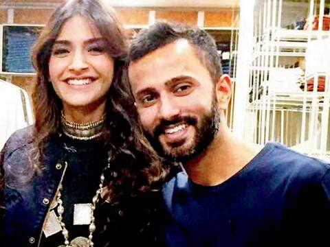 કપૂર પરિવારે સોનમના લગ્નની તારીખ કરી જાહેર, જાણો ક્યારે બંધાશે લગ્નના બંધનમાં? કપૂર પરિવારે સોનમના લગ્નની તારીખ કરી જાહેર, જાણો ક્યારે બંધાશે લગ્નના બંધનમાં?