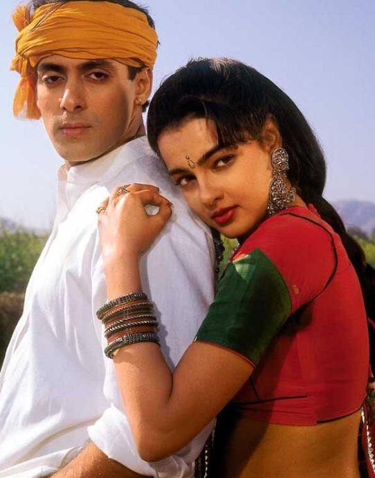 પીટીઆઈના રિપોર્ટ મુજબ સુનાવણી માટે કોર્ટમાં બીજી વખત નહીં આવ્યા બાદ સ્પેશિયલ કોર્ટના જજ એટએમ પટવર્ધને ગત દિવસોમાં મુંબઈના વિવિધ વિસ્તારોમાં આવેલા મમતા કુલકર્ણીના ત્રણ વૈભવી ફ્લેટનો કુર્ક કરવાનો ઓર્ડર કર્યો હતો. આ ફ્લેટની કિંમત 20 કરોડ રૂપિયા જણાવવામાં આવી રહી છે.