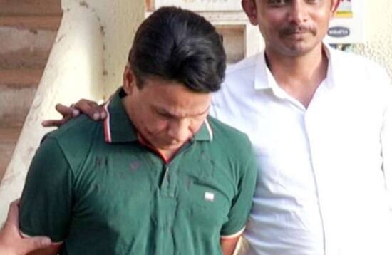 પોલીસે દેત્રોજાની ગાડી જોઈને તેમને રોકવા ઈશારો કર્યો હતો. પરંતુ તેમણે ગાડી રોકી ન હતી અને ગાડી રિવર્સમાં લઈ ક્રાઈમ બ્રાંચના માણસોને કચડી મારવાનો પ્રયાસ કર્યો હતો. ત્યારબાદ ગાડી લઈને સાયન્સ સિટી રોડ ઉપર ભાગ્યો હતો. જોકે ક્રાઈમ બ્રાંચની ટીમે અંદાજે 4 કિલો મીટર સુધી ગાડીનો પીછો કરીને દેત્રોજાને ઝડપી પાડ્યો હતો.