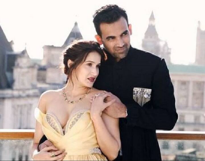 કોહલી પહેલા પૂર્વ ભારતીય ક્રિકેટર ઝાહીર ખાને પણ અભિનેત્રી સાગરિકા ઘાટગે સાથે લગ્ન કર્યા. યુવરાજસિંહની પત્ની હેજલ કીચ પણ ફિલ્મો સાથે જોડાયેલી છે. હરભજનસિંહ પણ અભિનેત્રી ગીતા બસરા સાથે વૈવાહિક બંધનમાં બંધાઈ ચૂક્યા છે.