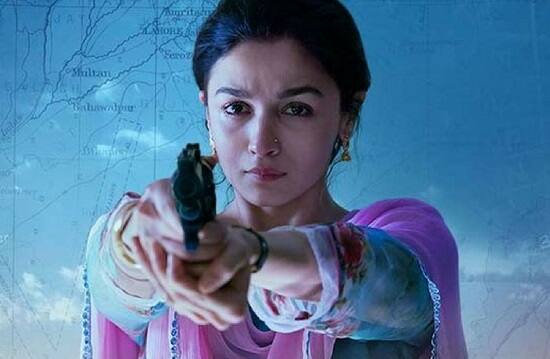 આલિયા ઘણીવાર કરણ જોહરને પોતાના રાજ શેર કરે છે. આલિયાએ એ પણ સ્વીકાર્યો હતો કે કરણની સાથે પોતાના લવ અફેર અને બ્રેકઅપની વાતો શેર કરે છે અને કરણ જોહર તેને ટિપ્સ પણ આપે છે. 