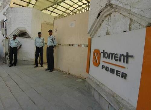 આમ હાલના સમયમાં 200 યુનિટ દીઠ 3.90 રેટ વધીને 4.25 રૂપિયા થવાની શક્યતા છે. હવેથી 200 યુનિટના બિલમાં 60 રૂપિયા સુધીનો વધારો થઈ શકે છે. બિલમાં 0.22 પૈસાનો વધારો થતાં ગ્રાહકો નિરાશ જોવા મળ્યા હતાં. 