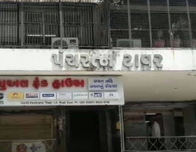 ડાંગ પોલીસે તપાસ કરતાં મૃતક યુવતીનું નામ બીના હોવાનું સામે આવ્યું હતું અને તેઓ સુરતના હોવાનું જાણવા મળ્યું હતું. પ્રાથમિક તપાસમાં યુવતીની 27મીએ એટલે કે શનિવારે રાતે જ હત્યા થઈ હતી અને હત્યા કર્યા પછી લાશ અહીં ફેંકી દીધી હતી. તપાસમાં હત્યા બીજે થઈ હોવાનું પણ જાણવા મળ્યું છે.