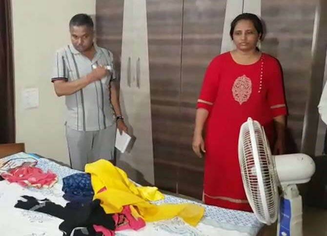 પોલીસે ગણતરીના દિવસોમાં જ 3.5 કરોડની લૂંટનો ભેદ ઉકેલી નાંખ્યો છે. આ લૂંટનું માસ્ટર માઇન્ડ બીજું કોઇ નહીં, પરંતુ ખૂદ જમીન દલાલની પત્ની નીકળી છે. સનસનાટીભરી લૂંટમાં પોલીસને કોઈ નજીકની જ વ્યક્તિએ ટીપ આપી કાવતરાને પાર પાડ્યું હોવાની શંકા હતી. આ ચાર લૂંટારુઓ ભોગ બનનારના ઘરની સામે લાગેલા સીસીટીવીમાં કેદ થઈ ગયા હતા. 