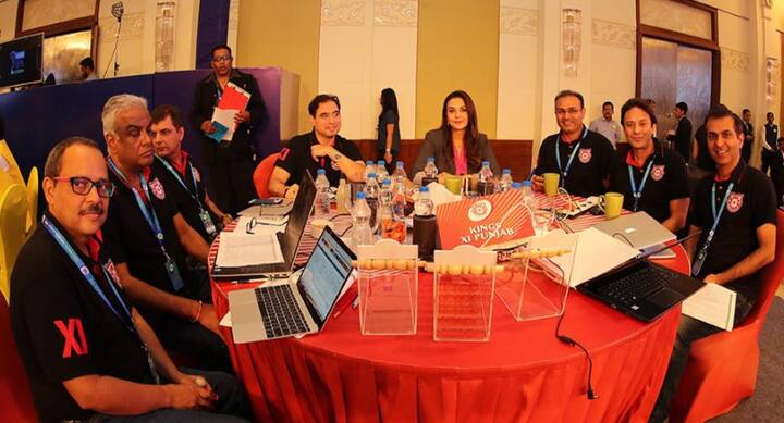 કિંગ્સ ઇલેવન પંજાબના આઈપીએલમાં સારા દેખાવ અંગે હોડે કહ્યું, ‘પંજાબની આ સફળતાનું રહસ્ય તેની ઓક્શનમાં જ છુપાયેલું છે. અમે ઓક્શનમાં એક ખાસ યોજના સાથે ઉતર્યા હતા અને તેના પર અમે સારી રીતે અમલ પણ કર્યો.’