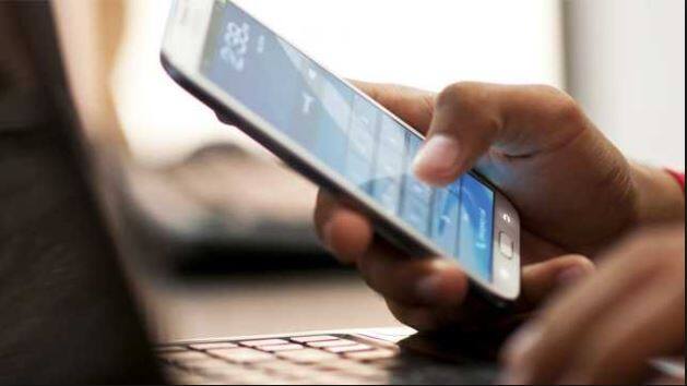 એક અધિકારીએ આ બાબતમાં જાણકારી આપતા જણાવ્યું કે ઓપરેટર એક એપ લોન્ચ કરશે. અન્ય મોબાઈલ નંબરની જેમ જ 10 અંકોનો મોબાઈલ નંબર આપવામાં આવશે. આ એપ દ્વારા બ્રોડબેન્ડનો ઉપયોગ કરીને ફોન કરી શકાશે. મળેલી જાણકારી અનુસાર જો તમે તે જ ઓપરેટરની એપ ડાઉનલોડ કરો છે જેનું સિમકાર્ડ હાલમાં ઉપયોગ કરો છો, તો તમારે નવો નંબર લેવાની જરૂર નહીં પડે. TRAI તેને કોસ્ટ ઈફેક્ટિવ ઓપ્શન કરીકે જોઈ રહી છે.