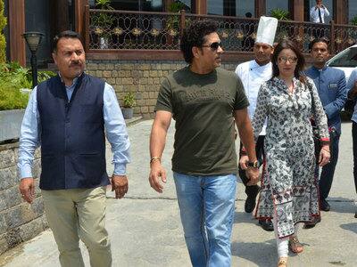  સચિન અત્યારે પ્રાઈવેટ ટૂર પર છે. 3 મેના રોજ તે મેક્લોડગંજ તિબેટિયન ધર્મગુરુ દલાઈ લામા સાથે ભેટ કરશે. ત્યારબાદ તે ધર્મશાળામાં ક્રિકેટ મ્યુઝિયમનો શિલાન્યાસ કરશે, બાદમાં આ જ દિવસે તે સેન્ટર ઑફ એક્સીલેન્સનું પણ ઉદઘાટન કરશેય. અહીં તે સ્ટેડિયમની ડે એકેડેમીના અંડર-14ના ખેલાડીઓને મળશે અને તેમને ક્રિકેટ વિશે નૉલેજ આપશે.