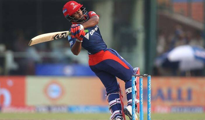 રિષભ પંતે આઈપીએલ 2018માં પાવરપ્લે દરમિયાન 161 રનના સ્ટ્રાઇક રેટથી 66 રન બનાવ્યા છે. મિડલ ઓવર્સમાં તેણે 150 રનના સ્ટ્રાઇક રેટથી 159 રન નોંધાવ્યા છે.