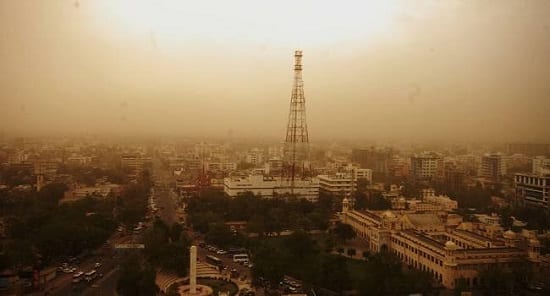 હવામાન વિભાગે 40થી 50 કિલોમીટર પ્રતિ કલાકની ઝડપથી પવન ફૂંકાવવાને લઈને એલર્ટ જારી કરી દીધું હતું. પરંતુ પવનની ઝડપ અંદાજ કરતા વધારે વધી ગઈ હતી. ક્યાંક તો 130 કિલોમીટર પ્રતિકલાકની ઝડપે પવનો ફૂંકાયો હતો. ડીજીએ જણાવ્યું હતું કે, વાવાઝોડું જે વિસ્તારમાંથી પસાર થયું ત્યાંની સ્થાનિક ગડબડના કારણે આમ થયું. જમીનની પરિસ્થિતિઓ અને ટનલિંગ ઈફેક્ટ્સના કારણે હવાઓને વધુ ગતિ મળી ગઈ.