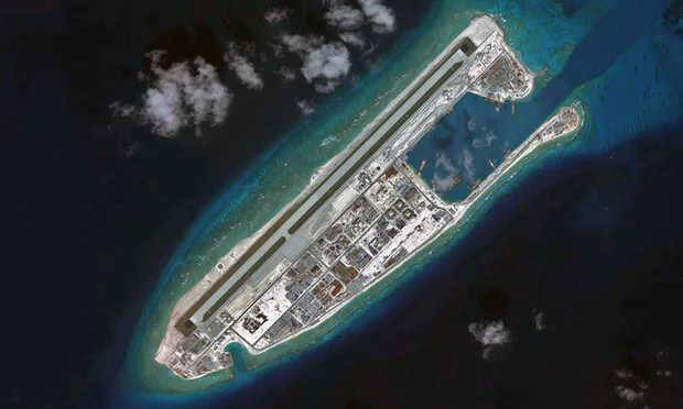 આ ટાપુઓ પર ઘાતક એન્ટી શિપ ક્રૂઝ મિસાઇલો અને જમીન પરથી હવામાં પ્રહાર કરવા વાળી સિસ્ટમ તૈનાત છે. રિપોર્ટ્સ અનુસાર, ફ્કત 30 દિવસની અંદરજ ફિયરી ક્રૉસ રીફ, સૂબી રીફ અને મિસચિફ રીફ પર ચીને કબ્જો જમાવ્યો છે. 