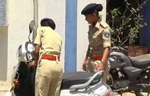 ગુજરાતના કયા પોલીસ સ્ટેશનમાં હાફ પેન્ટ પહેરીને કોઈએ આવવું નહીં, PSIએ કેમ લગાવ્યું પોસ્ટર, જાણો વિગત