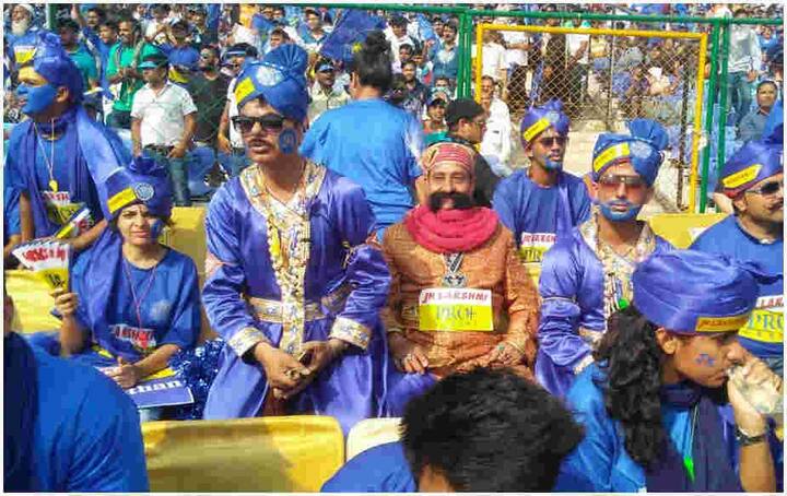 રામસિંહ ચૌહાણને જોઇને સૌ કોઇ આશ્ચર્યમાં મુકાઇ જાય છે કેમકે તેની મૂંછોને દુનિયાની સૌથી લાંબી મૂંછમાં ગણવામાં આવી છે, એટલે 14 ફૂટ લાંબી મૂંછો વાળો આ વ્યક્તિને ગિનિઝ બુક ઓફ વર્લ્ડ રેકોર્ડમાં સમાવવામાં આવ્યો છે. તેમને 2010માં તેમની મૂંછો માટે ઇનામ પણ જીત્યુ હતું. 