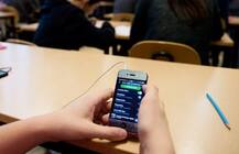 ગુજરાતમાં પોલીસને ડ્યુટી પર મોબાઈલ ફોન નહીં વાપરવા ફરમાન, કોને કોને મળી છૂટ? જાણો વિગત