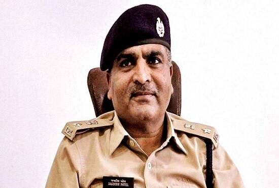 બિટકોઇન મામલે અત્યાર સુધીમાં પાંચ લોકોની ધરપકડ કરી છે જેમાં અમરેલીનાં ડીએસપી જગદીશ પટેલનો પણ સમાવેશ થયો છે. ઝડપાયેલા અમરેલીના એસપી જગદીશ પટેલને સસ્પેન્ડ કરવાનો હુકમ જારી કરવામાં આવ્યો હતો.