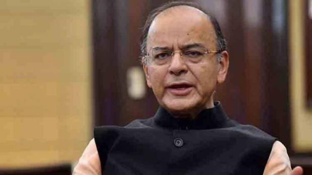  નવી દિલ્લી: જીએસટી કાઉન્સીલની બેઠક પુરી થઈ છે. નાણા મંત્રી અરૂણ જેટલીએ જણાવ્યું કે કેશલેશ લેવડદેવડ કરનારને 2 ટકાની છૂટ મળશે. આ છૂટ વધુમાં વધુ 100 રૂપિયા સુધીની હશે. નાણા મંત્રી અરૂણ જેટલીએ જણાવ્યું કે ખાંડ ઉત્પાદકો પર સેસ લગાવવા પર વિચાર કરવામાં આવશે. જેના પર મંત્રીઓનો એક સમૂહ બનાવવા પર સહમતિ બની છે. 