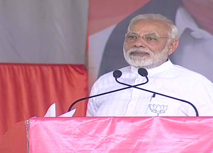 બેંગલુરૂ: કર્ણાટક વિધાનસભા ચૂંટણી પ્રચાર માટે મોદીએ આજે કર્ણાટકમાં ચૂંટણી સભા સંબોધન કરતી વખતે કોંગ્રેસ પર નિશાન સાધ્યું હતું. કોંગ્રેસ મુક્ત ભારતનો નારો આપી ચૂકેલા વડાપ્રધાન મોદીએ જનસભાને સંબોધતા કહ્યું કે, રાજ્યના ચૂંટણી પરિણામ બાદ ઈન્ડિયન નેશનલ કોંગ્રેસ (INC)માંથી પુડ્ડુચેરી, પંજાબ અને પરિવાર (PPP) કોંગ્રેસ બની જશે.