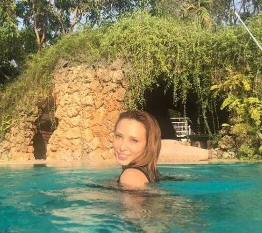  સ્વિમિંગ પૂલવાળી આ તસવીરો યૂલિયાએ પોતાના ઈંસ્ટાગ્રામ પર શેર કરી છે. 