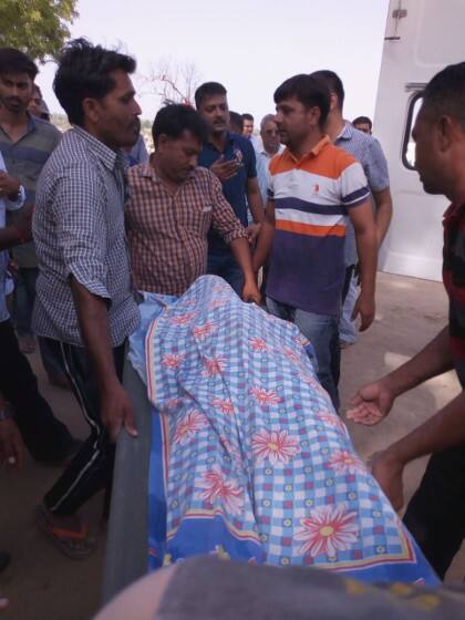 મહેસાણાઃ પિકનિક મનાવવા ગયેલા અમદાવાદના સાત યુવકો ડૂબ્યા, ત્રણના મોત મહેસાણાઃ પિકનિક મનાવવા ગયેલા અમદાવાદના સાત યુવકો ડૂબ્યા, ત્રણના મોત