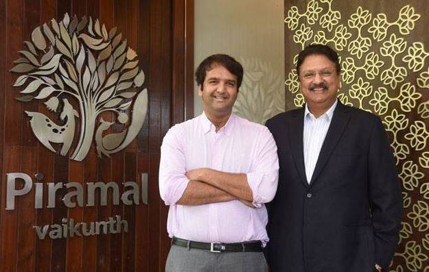 આનંદનું પ્રથમ હેલ્થેકેયર સ્ટાર્ટ અપ પીરામલ ઇ સ્વાસ્થ્ય હતું. જ્યારે બીજું સ્ટાર્ટ અપ રિયલ એસ્ટેટનું હતું. જેનું નામ પીરામલ રિયલટી હતું. હવે બંને પીરામલ એન્ટરપ્રાઇઝનો હિસ્સો છે.