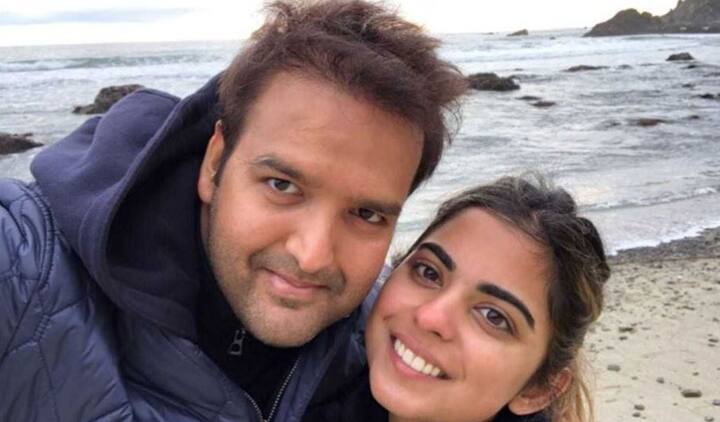 આનંદ હાર્વર્ડ બિઝનેસ સ્કૂલમાંથી ગ્રેજ્યુએટ થયો છે. હાલ તે પીરામલ એન્ટરપ્રાઇઝનો એક્ઝિક્યૂટિવ ડાયરેક્ટર છે. બિઝનેસ સ્કૂલમાંથી પાસ થયો હોવાના કારણે તેણે બે સ્ટાર્ટ અપ્સ શરૂ કર્યા હતા. 