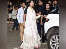 સોનમ કપૂરની મહેંદી સેરેમની યોજાઈ જુઓ INSIDE PIC