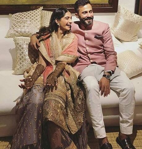 લગ્ન પહેલાં વહુ-વરરાજો બહુ ખુશ જોવા મળી રહ્યા છે અને ધામધુમથી લગ્નની તૈયારીઓ કરી રહ્યા છે.