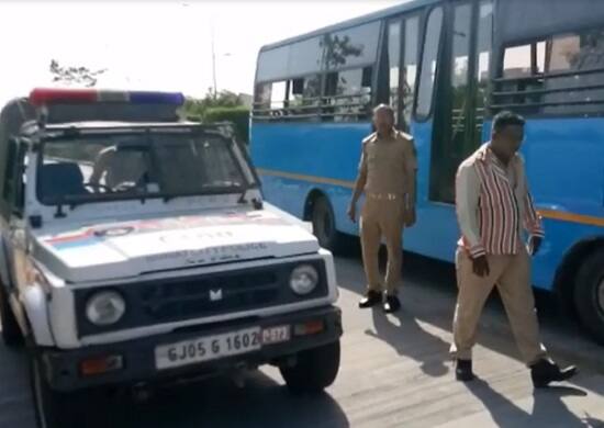 જેથી કિશોરભાઈ બાઈક સાથે સિટી બસના આગળના ટાયરમાં ફસાઈ ગયા હતા. સિટી બસના ચાલકે બસને બીઆરટીએસ કોરિયોરમાં 300 ફૂટ ઘસડ્યા બાદ જાણ થઈ હતી કે, બસની નીચે કોઈ ફસાઈ છે. ત્યારબાદ બસ ઉભી રાખી હતી જોકે ત્યારે કિશોરભાઈનું મોત નિપજ્યું હતું.