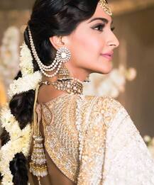 વ્હાઇટ અને ગોલ્ડન લહેંગામાં સોનમ થઈ સંગીત સેરેમની માટે તૈયાર, જુઓ તસવીરો