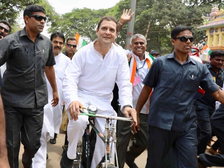 આ પહેલા રાહુલ ગાંધીએ આજે સવારે ટ્વિટ કરીને મોદી સરકાર પર હુમલો કર્યો હતો.