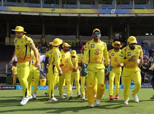 જાડેજાના કહેવા મુજબ, “ધોની હંમેશા ખેલાડીઓને મોટિવેટ કરતો રહે છે. ધોની યુવા ખેલાડીઓનો આત્મવિશ્વાસ વધે અને તેઓ સારું પ્રદર્શન કરે તે માટે તેમને વધારે સમય આપે છે.”