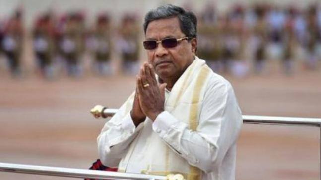 પીએમ મોદી પર કટાક્ષ કરતાં રાહુલે કહ્યુ હતું કે તેઓ હંમેશાં સ્પીકર અને એયરપ્લેન મોડ પર રહે છે, તેમણે કહ્યું કે મોબાઈલ ફોનમાં 3 મોડ હોય છે. વર્કમોડ, સ્પીકર મોડ અને એયરપ્લેન મોડ. પરંતુ તેઓ ક્યારેય પણ વર્કમોડનો ઉપયોગ કરતા નથી. તેઓ ખાલી સ્પીકર કાં તો એયરપ્લેન મોડનો જ ઉપયોગ કરે છે.