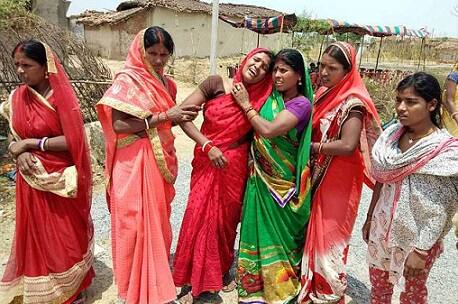  પાકુર જિલ્લાના કલેક્ટર અને એસપીએ જણાવ્યું કે, યુવતીની સારવાર માટે પરિવારને 20 હજાર રૂપિયાની મદદ કરવામાં આવી છે. તેણે કહ્યું કે, પ્રશાસન પીડિતાની સારવાર માટે શક્ય એટલી મદદ કરશે. 