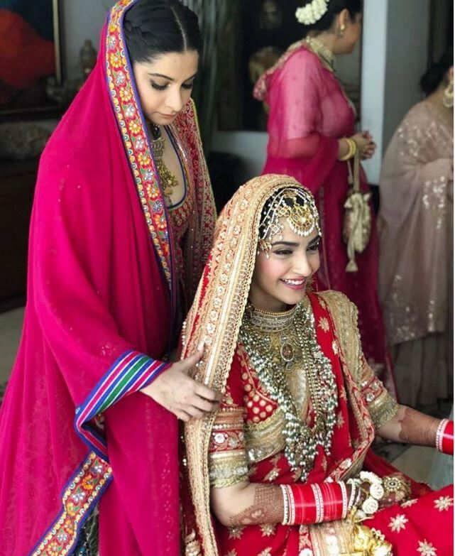 લગ્ન બાદ સોનમ કપૂરની બહેને ઇન્સ્ટાગ્રામ પર લગ્ન પછી તેના નામને લઈ પોસ્ટ કરી હતી. રેહાએ સોનમ સાથેની તસવીર પોસ્ટ કરી લખ્યું કે, ‘હંમેશા એકબીજાના. હું જાણું છું કે બહેનનો પ્રેમ સાચો પ્રેમ હોય છે. હવે પછીથી તેનું નામ સોનમ કપૂર-આહુજા હશે.’ 