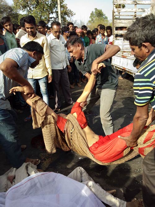 છોટાઉદેપુરઃ કાર અને ટ્રક વચ્ચે ગમખ્વાર અકસ્માત, એક જ પરિવારના સાતના મોતથી માતમ