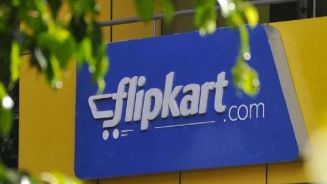 ફ્લિપકાર્ટની કટ્ટર હરિફ એમેઝોન પણ તેને ખરીદવા માટે રેસમાં હતી, જોકે તેના કરતા વોલમાર્ટ આ રેસમાં આગળ હતી. એક્સપર્ટ્સનું માનીએ તો, આ ડીલ દુનિયાની સૌથી મોટી ઈ-કોમર્સ ડીલ છે, જે વોલમાર્ટને ભારત જેવા વિકસતા બજારમાં એમેઝોનથી પણ આગળ લાવી દેશે.