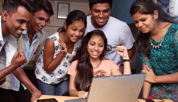 બોર્ડની પરીક્ષામાં ફરી એક વખત વિદ્યાર્થીઓએ મેદાન માર્યું છે. આજે જાહેર થયેલા 12 સાયન્સની પરીક્ષામાં 71.48 ટકા વિદ્યાથીઓ અને 77.91 ટકા વિદ્યાર્થીનીઓ પાસ થઈ છે. ગુજરાતી માધ્યમનું પરિણામ 72.45 ટકા જાહેર થયું છે. 188 દિવ્યાંગ પરીક્ષાર્થી પણ પાસ થયા છે.