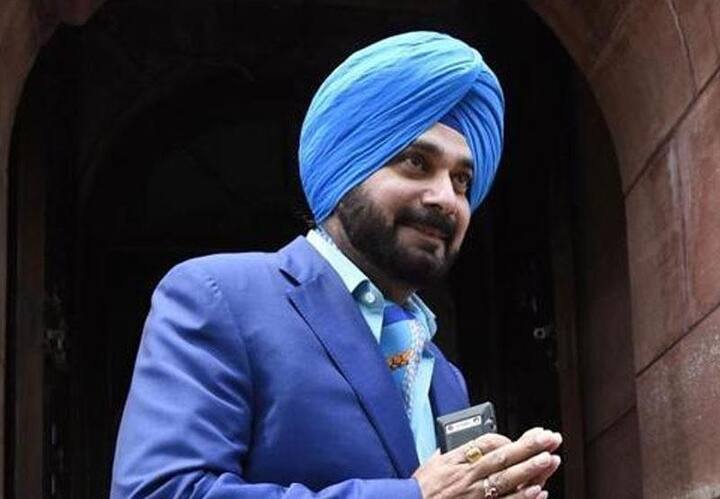 પોલીસના કહેવા મુજબ આ ઘટનામાં નવજોત સિંહ સિદ્ધુને ઈજા નથી થઈ. પરંતુ ઘટના સ્થળ પર હાજર બે લોકોને સામાન્ય ઈજા પહોંચી હતી.