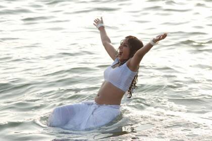 તાજેતરમાં જ માધવી લતા તેલુગુ ઇન્ડસ્ટ્રીઝમાં કાસ્ટિંગ કાઉચને લઇને ચાલી રહેલી ચર્ચા પર પ્રતિક્રિયા આપીને ચર્ચામાં આવી હતી. માધવી લતાએ કહ્યું હતું કે, મેં મારી માતાને ચેલેન્જ આપી હતી કે હુ એક્ટ્રેસ બન્યા સિવાય ઘરે પાછી નહી ફરું. 