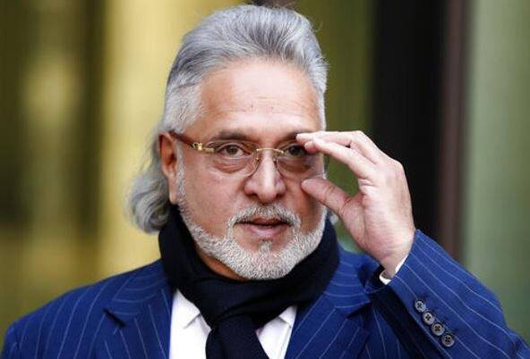 લંડનઃ બ્રિટનની કોર્ટે કહ્યું કે લિકર કિંગ વિજય માલ્યાને ભાગેડુ જાહેર કરી શકાય છે. ભારતીય બેંક પાસેથી લગભગ 9000 કરોડ રૂપિયાની લોન લઇને ફરાર થયેલા વિજય માલ્યાનો ભારતમાં છેતરપિંડી અને મની લોન્ડ્રિંગનો કેસ ચાલી રહ્યો છે.