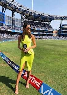 મુંબઈ ઈન્ડિયન્સના ખેલાડીની ગર્લફ્રેન્ડ છે IPLની આ એન્કર, જાહેરમાં કિસ કરતા વાયરલ થયો હતો ફોટો