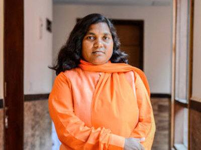 તેમને યોગ્ય માન-સમ્માન નથી મળતું. તેમને ભારતના સાંસદ નહી પરંતુ દલિત સાંસદ કહેવામાં આવે છે. ભારતના રાષ્ટ્રપતિ રામનાથ કોવિંદને ભારતના રાષ્ટ્રપતિ ન કહીને દલિત રાષ્ટ્રપતિ કહેવામાં આવે છે.