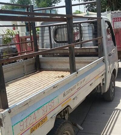 પોલીસે રૂપિયા 1.66 લાખનો બિયર અને વિદેશી દારૂ, ટેમ્પો, 6 મોબાઇલ ફોન, કાર તેમજ 54 પાણીના જગ મળી કુલ્લે રૂપિયા 7,98,735નો મુદ્દામાલ કબજે કરી વાઘોડિયા પોલીસના હવાલે કરી દીધા હતા.